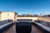 Spacious Downtown Retreat with Rooftop Terrace!