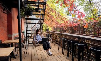 Auberge Saintlo Montréal Hostel