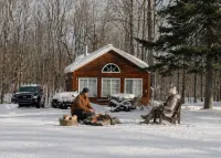 Peaceful Lake Nowland Cottage Retreat in Charlevoix