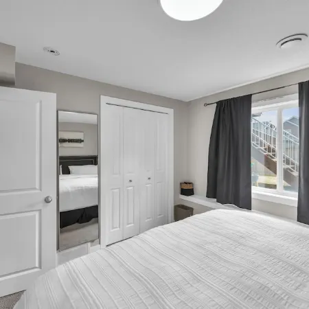 3 Bedroom Luxury Home w/ Office & Theatre