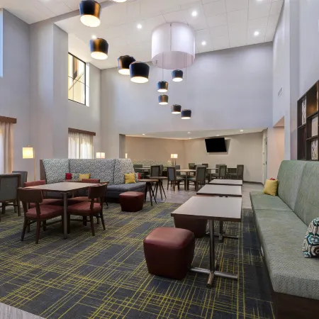 Hampton Inn & Suites by Hilton Marina