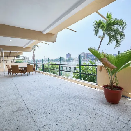 THE CARRINGTON SUITES