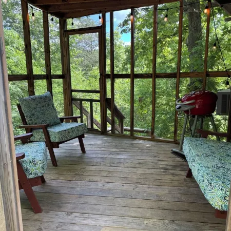Roundhouse Cabin in Pigeon Forge …in town