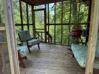 Roundhouse Cabin in Pigeon Forge …in town