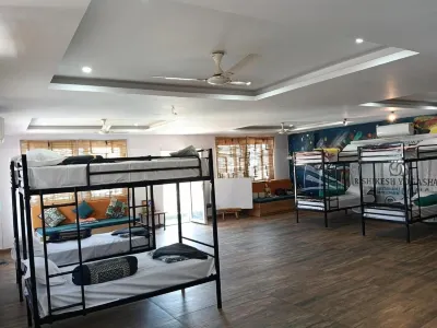 Yog Namah Hotel & Cafe Hotel di 