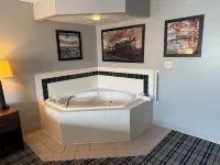 AmericInn by Wyndham Kearney - Hot Tub