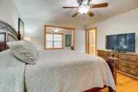 Norfork Lake Access: Cabin w/ Deck & Water View! - 3 étoiles