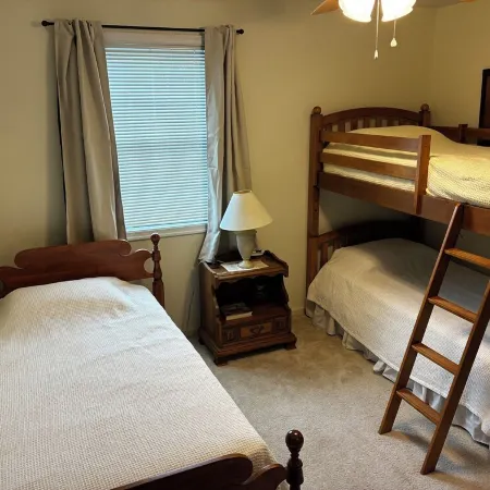 Fabulous 3 Bedroom House. Peaceful, Relaxing Sunnywood Retreat in Chincoteague.