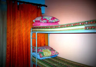 Old Flat Na Zhukovskogo Living Quarters  호텔