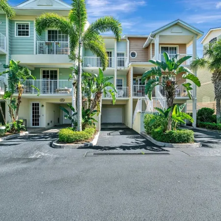 Mangrove Waterway View Sleeps 4 Pool Courts