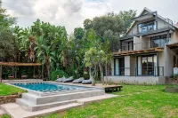 River House Lodge - مسبح