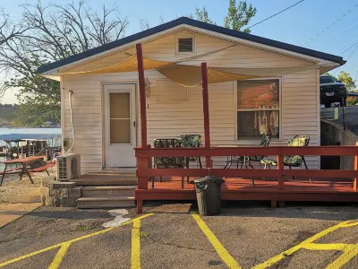 Lake Breeze Resort Hotels in 