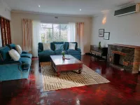 Spacious Home, Families & Crews, Near Northcliff - 3-Star
