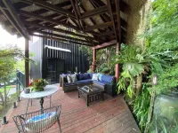 Cabane Treehouse Retreat with Mountain Views Hotels in Beechmont