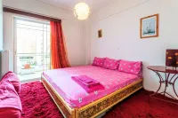 Bright comfy flat near the beach & the city center - 2-Star