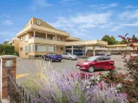 Siesta Suites Hotels near Crawford