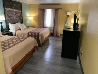 Super 8 by Wyndham Richmond - parking