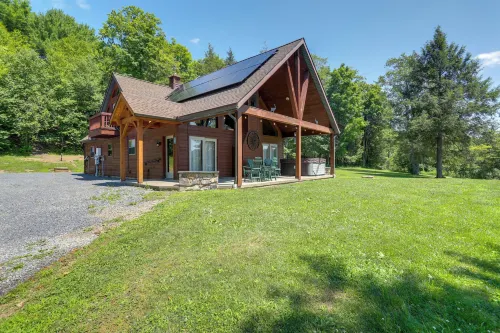 3-Acre Benezette Cabin Hot Tub, Grill and Mtn View - parking