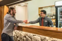 Heartland Hotel Glacier Country - bar