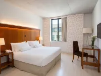 LM Hotel Отели рядом с достопримечательностью «Национальный центр спорта высших достижений»