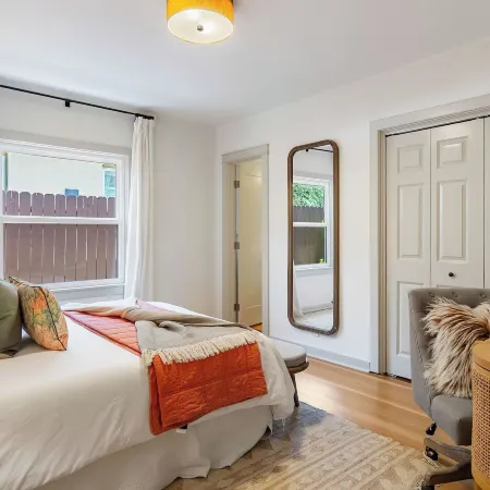 Lavender Porch by Avantstay Designer Bungalow + Fire Pit Near Downtown, Paso