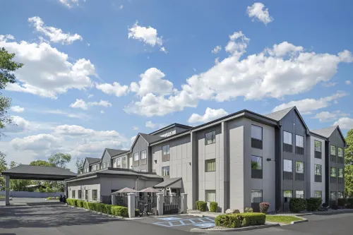 Best Western Plus Spokane North - Pet Friendly