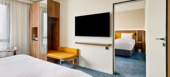 Courtyard Lyon Eurexpo Stadium โรงแรมในจังหวัดโรน