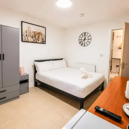 Ground Level Studio Escape with Fast WiFi