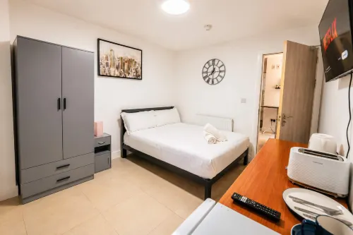 Ground Level Studio Escape with Fast WiFi - 2-Star