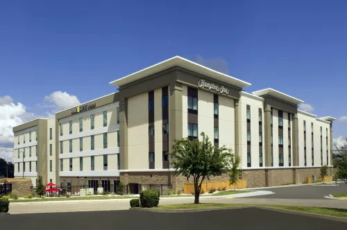 Hampton Inn by Hilton Hattiesburg - parking