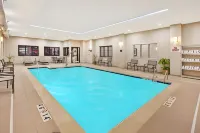 Hampton Inn Detroit/Dearborn - parking