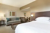 Embassy Suites by Hilton Akron Canton Airport - bar