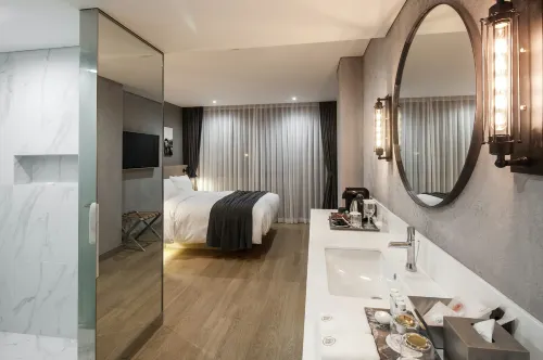 Hotel28 Myeongdong - parking