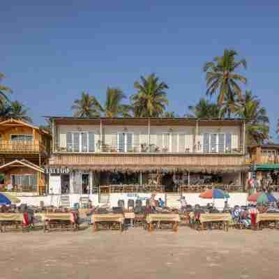 Royal Touch Beach Huts Hotel Exterior