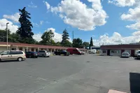 Red Carpet Inn Medford - موتيلات