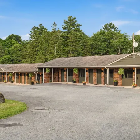 Sullivan Trail Inn & Suites