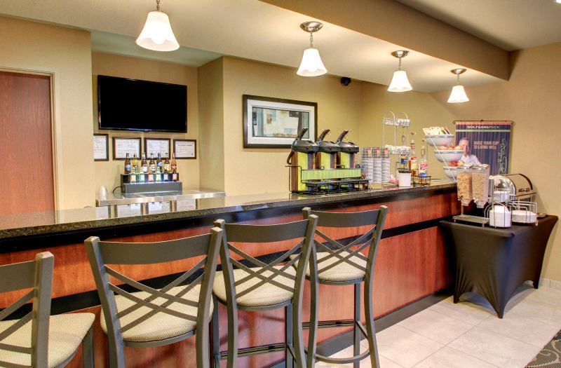 Cobblestone Hotel & Suites - Broken Bow photo 3