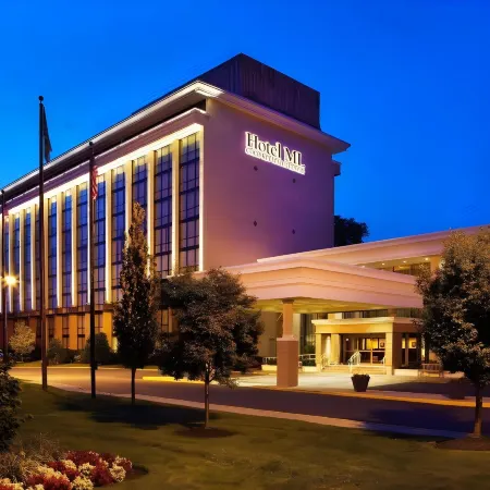 Grand Laurel Hotel