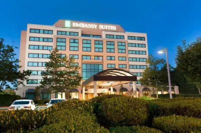 Embassy Suites by Hilton Boston Waltham Hotels near Gore Place