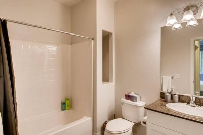 Other #1 Location - Fast Wifi - Work Area - 2Br/2.5 Bath - Free Parking (FV1) Photo