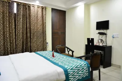 Hotel Kundan Palace Hotels near LSC Madangir