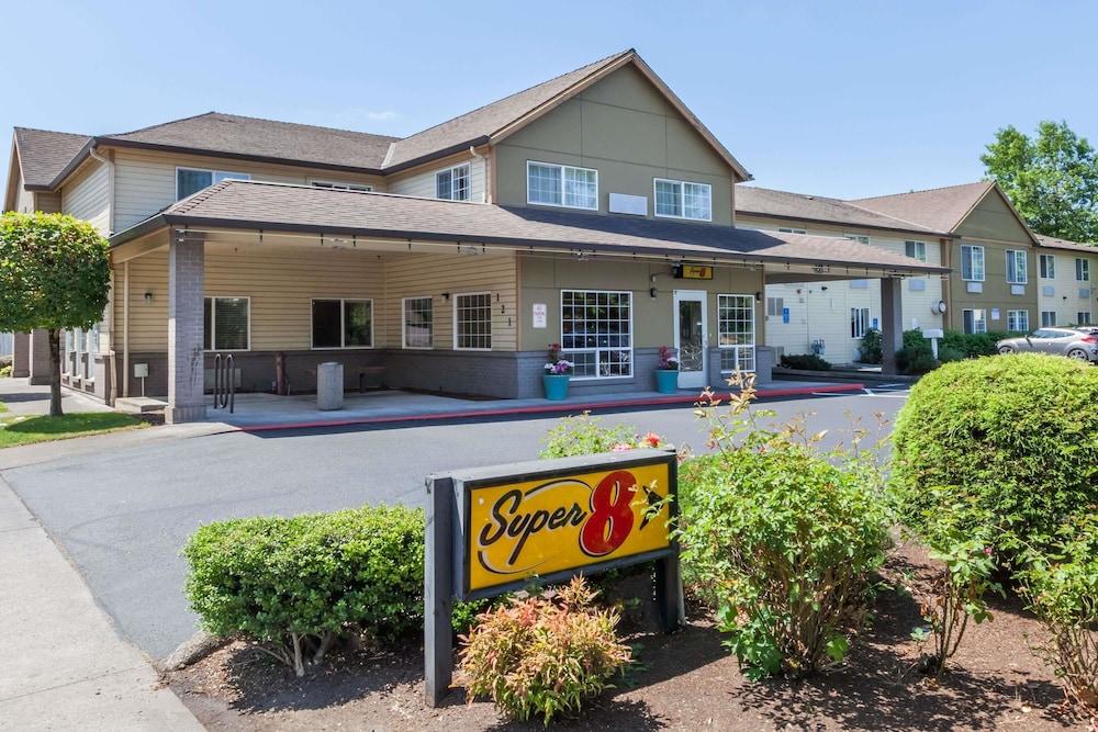 Super 8 by Wyndham Gresham/Portland Area or