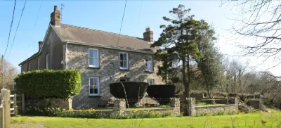 Llysyfran Farm B&B Hotels near St Meilyr's Church
