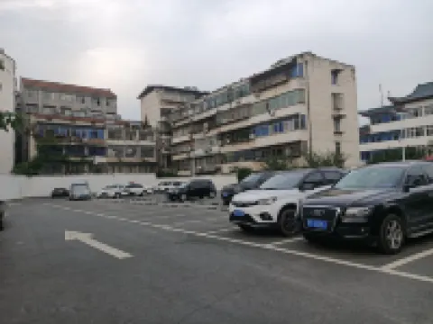 Wudangshan IKEA Hotel (Yuxugong Pedestrian Street)