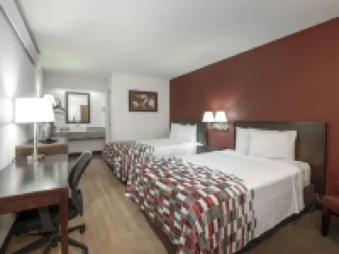 Travelodge by Wyndham Peoria Hotels in Peoria