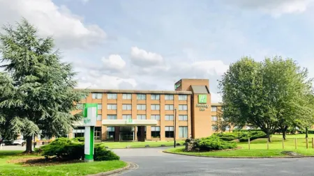 Holiday Inn Peterborough - West Отели рядом с достопримечательностью «Longthorpe Tower»