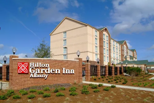 Hilton Garden Inn Albany - parking