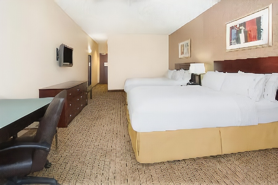 Hampton Inn & Suites Minot