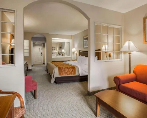 Rodeway Inn and Suites on the River