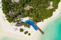 Kuramathi Maldives Hotel a 